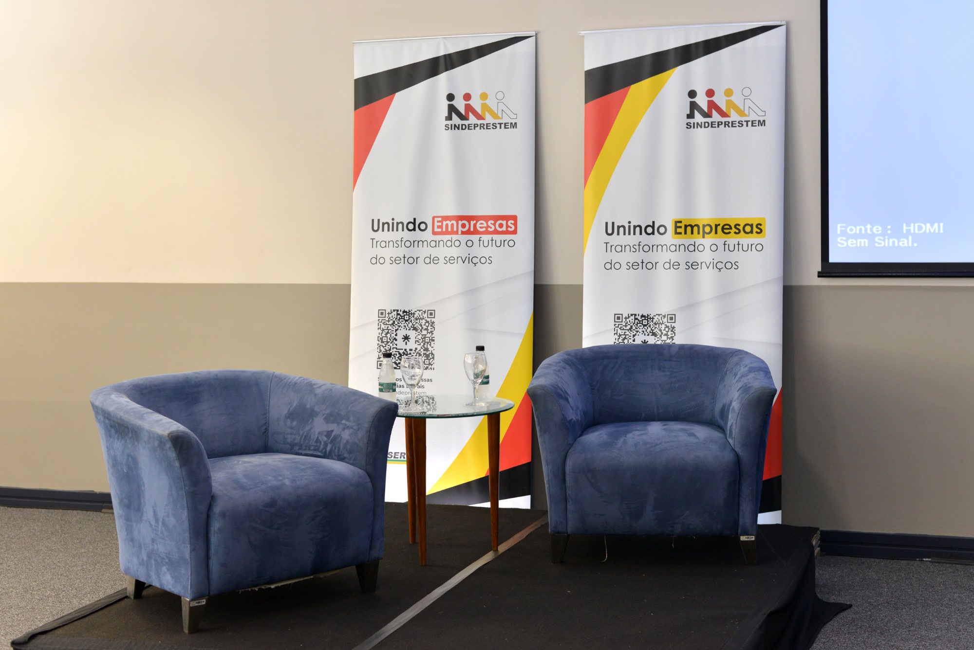 Banners Unindo Empresas no palco