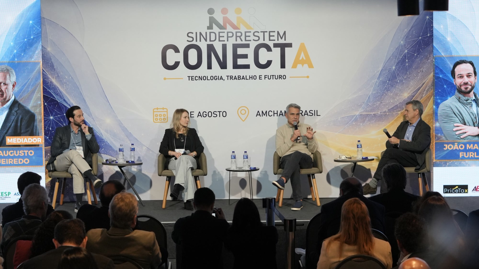 Painel de palco do evento durante o debate
